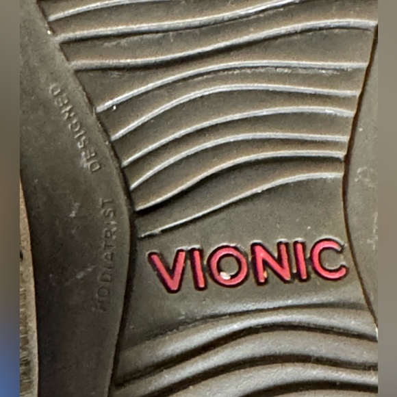 Vionic Women 9 Blue Perforated Leather Thong Sandals - Picture 8 of 11